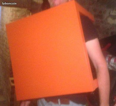 Table basse carré Lack orange Ikea