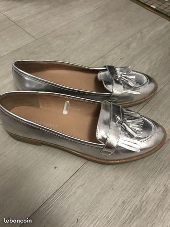 Chaussure gris argenté