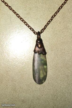 BIJOUX Pendentif pierre fluorite + chaîne NEUFS