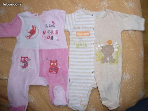 Lot vêtements bébé fille pyjama body