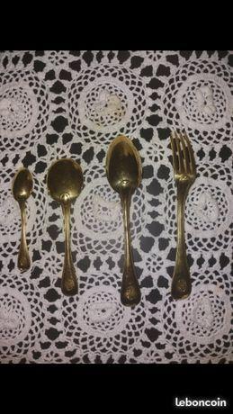 Cuillère et fourchette en plaqué or