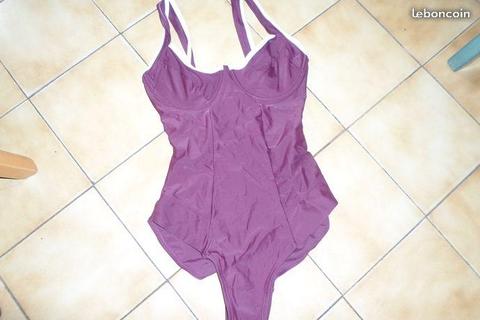 Maillot bain bordo blanche porte neuf