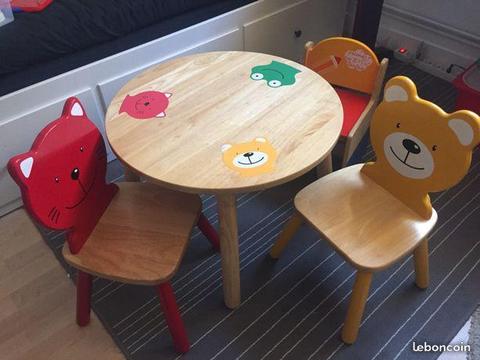 Table avec 3 chaises pour enfants