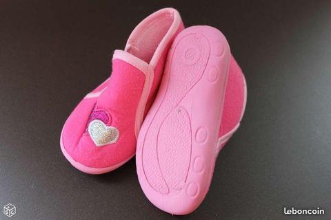 Chaussons roses à coeur T