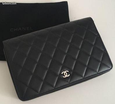 Portefeuille Chanel matelassé noir