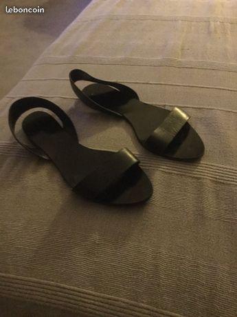 Sandale cuir. Zara taille 37