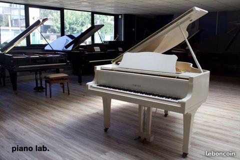 Piano à queue Yamaha G2 blanc