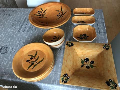 Service en poterie Terre en Provence, 13 pièces