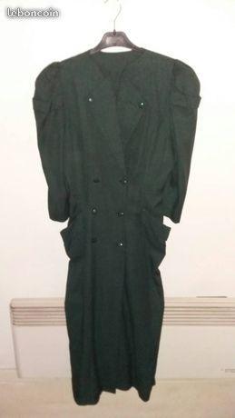 Robe tailleur vert foncé , mi-longue ( 38 )