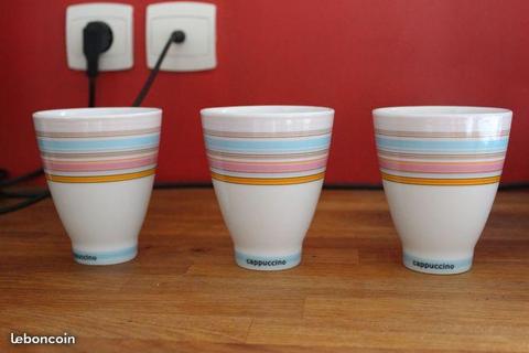 3 mugs / tasses en porcelaine parfait état