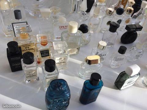 Flacons miniatures de parfum vides