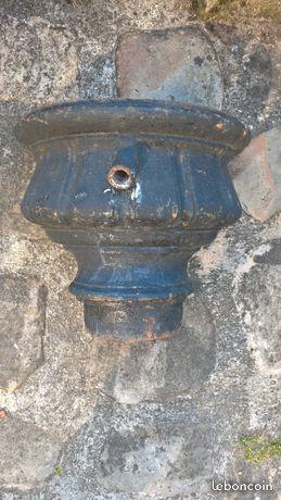 CACHE POT MURAL EN FONTE (ANCIEN Collecteur D'eau)