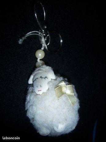 Porte-clé décoration de sac peluche mouton perles