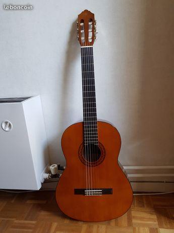 Guitare Yamaha 4/4