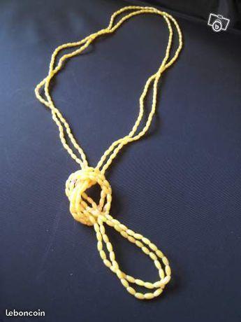 Collier jaune en perles style charleston
