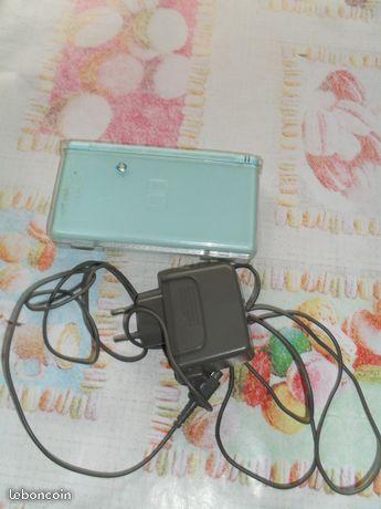 Nintendo DS lite bleue+1jeux+chargeur+stylet+coque