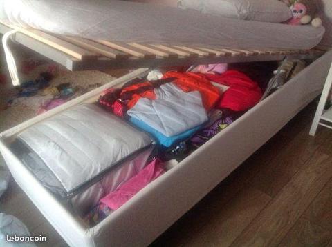 Cadre de lit Ikea avec coffre de lit