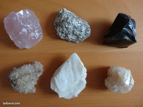 Lot de 12 minéraux et pierres
