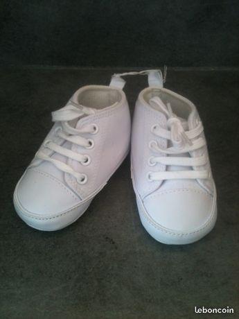 Chaussures souples blanches taille 18 neuves