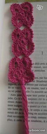 Marque- page rose fuchsia au crochet