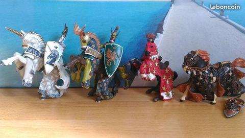 Figurines chevaliers et chevaux PAPO