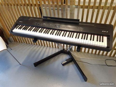 Piano Roland FP-7 + pied KS-V7