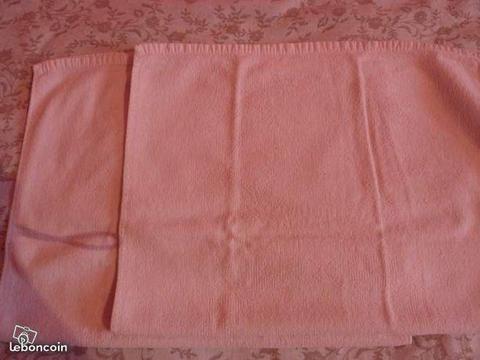 2 serviettes de toilette rose et blanche (del78)