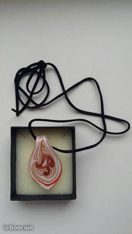 Pendentif en verre de murano neuf