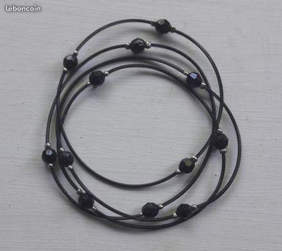Lot de 4 bracelets en ressorts noir et strass