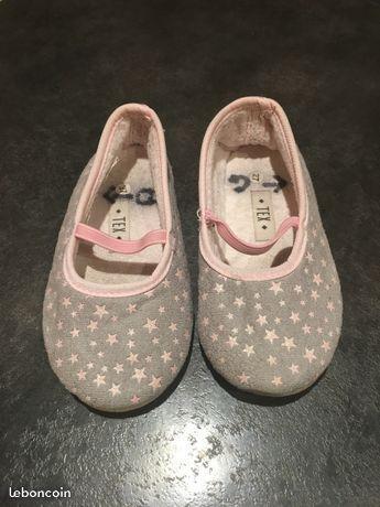 Chaussons gris et étoiles rose T27 SG92