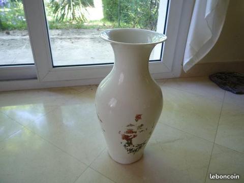 Grand vase en porcelaine fin XVIII