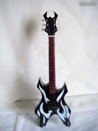 Guitare miniature