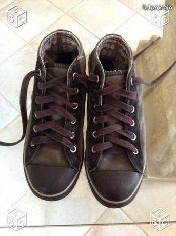 Adorable Chaussure Converse EN CUIR-Taille 33,5-BE