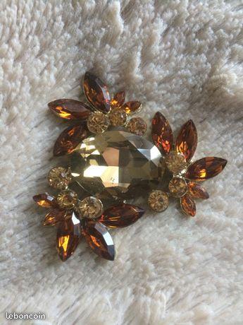 Superbe broche neuve