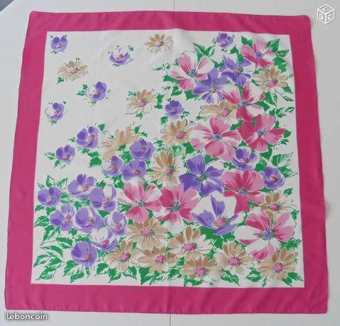 Foulard a fleurs multicolore