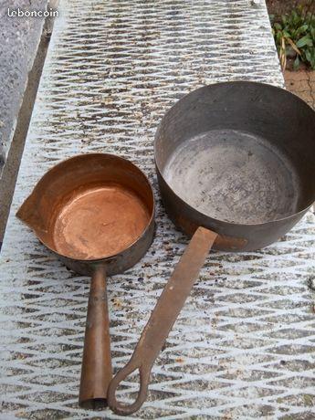 Deux casseroles en cuivre diametre 13 et 22 cm