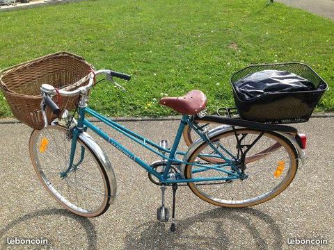 Vélo vintage tout réparée au nouveauu