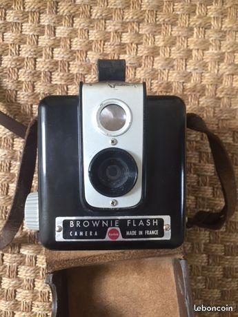 Appareil photo Kodak Brownie Flash + housse cuir