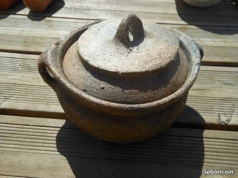 Un pot avec couvercle
