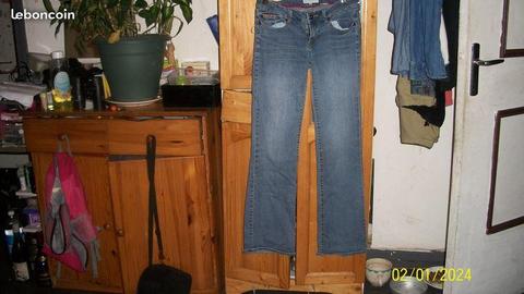 Jean LOW BOOTCUT (coupe evasee) taille 38 TBE