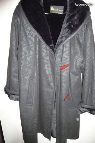 Manteau noir doublé fourrrure (fausse) noire